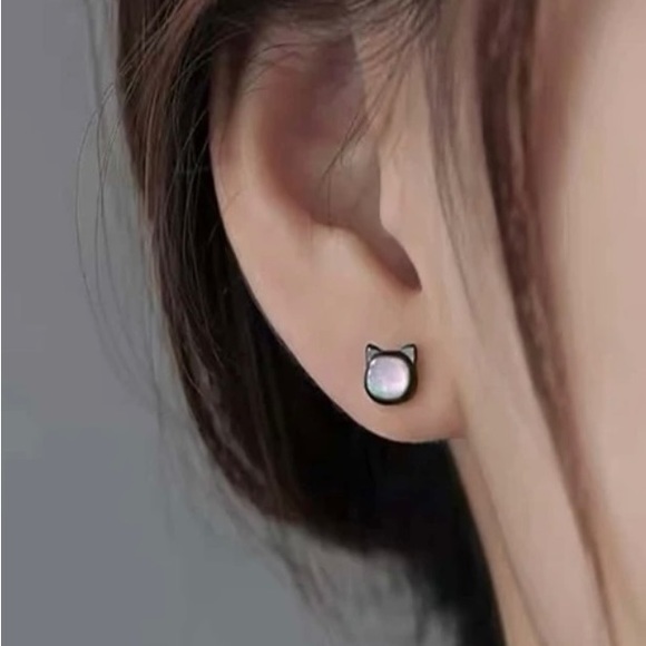 New Cat Ear Earrings Opalesque Black Grey Shell - Picture 1 of 5